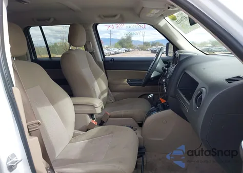 2016 Jeep Patriot Latitude z USA, uszkodzony, nr VIN 1C4NJPFB2GD649676